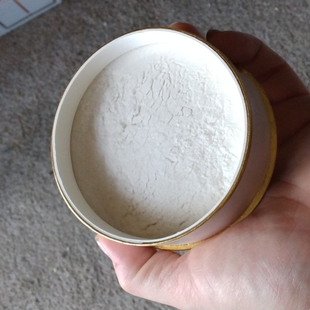 Body Shimmer Powder - Picture 3 of 3
